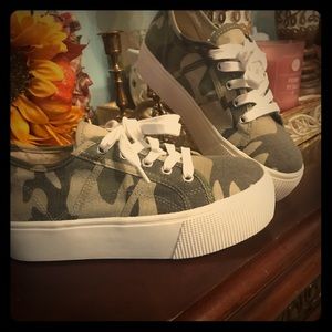 New Steve Madden tenis